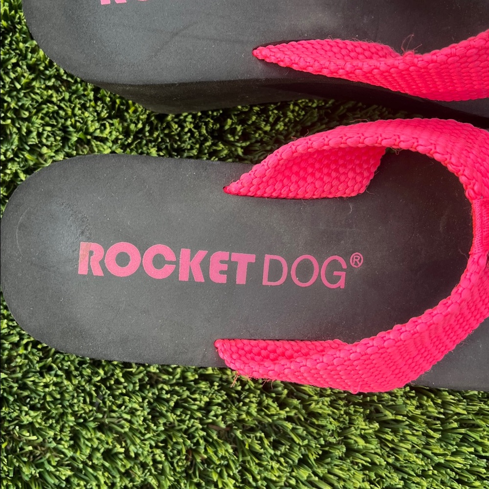 Rocket Dog Black Sandals with Hot Pink Straps - Picture 2 of 6